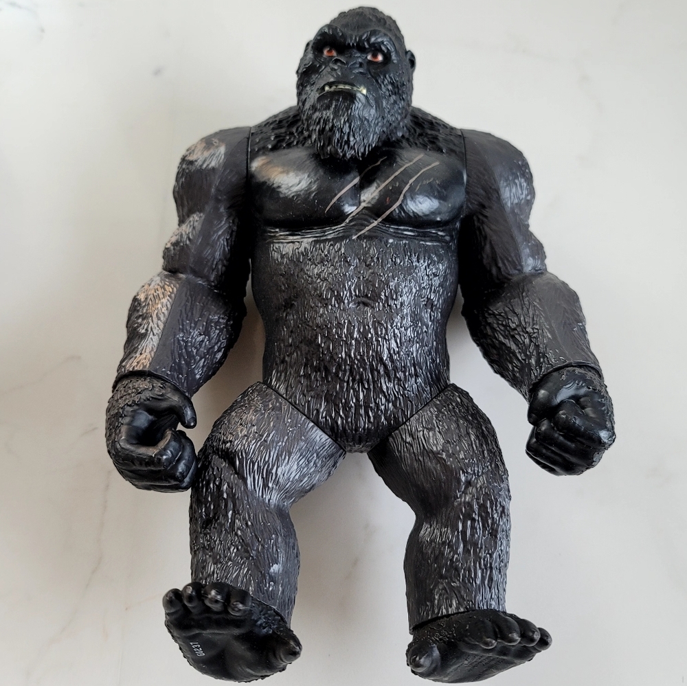 11-inch Giant Kong action figure by Playmates Toys Godzilla vs. Kong Movie - Picture 6 of 13